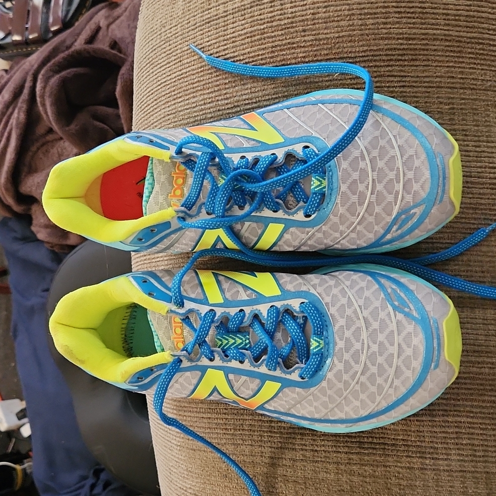 Gently Worn New Balance Size 8 - Picture 2 of 5